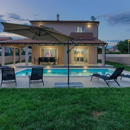 Mit Privatpool Fuer 8 Personen Ca 178 Qm In Pula, Istrien Istrische Riviera Dom wakacyjny Pula